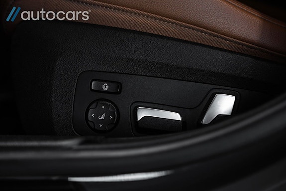 BMW 330i 15 of 30
