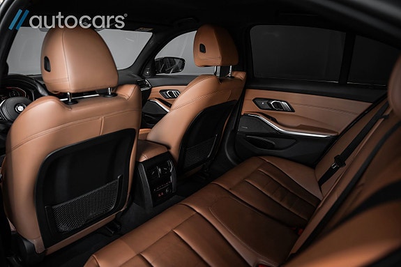 BMW 330i 28 of 30