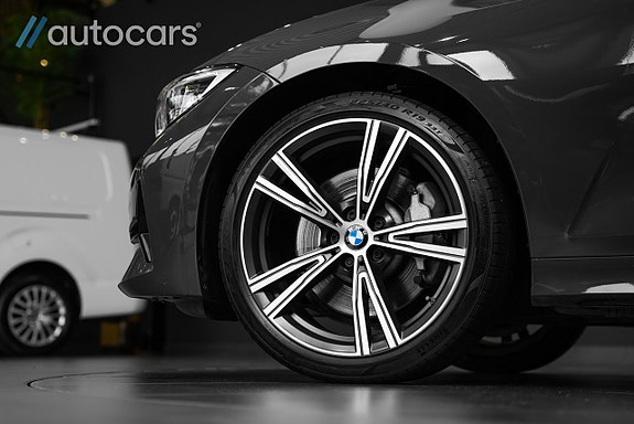 BMW 330i 8 of 30