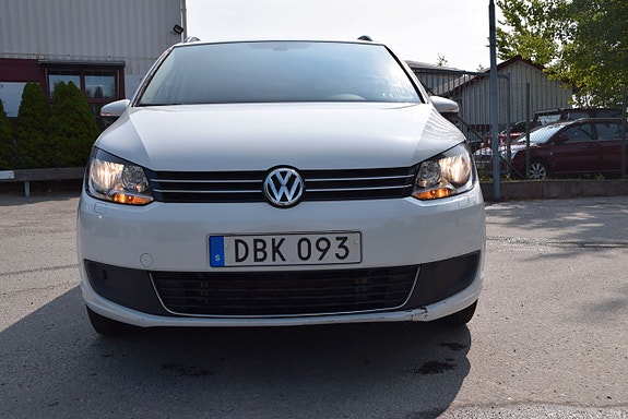 Volkswagen Touran 2 of 5