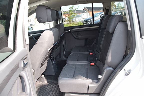 Volkswagen Touran 10 of 22