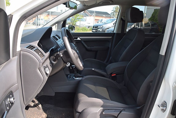 Volkswagen Touran 8 of 22