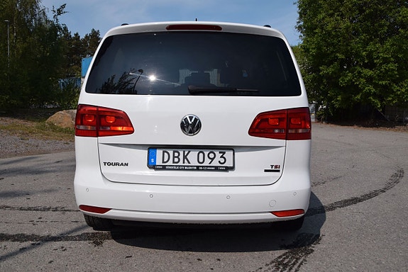 Volkswagen Touran 4 of 5