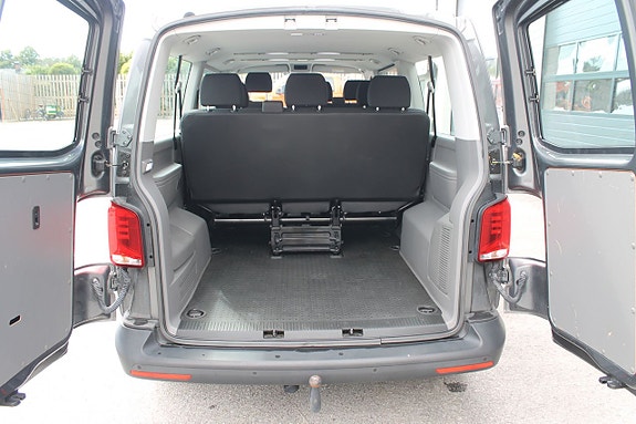 Volkswagen Caravelle 4 of 5