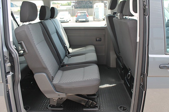 Volkswagen Caravelle 7 of 9