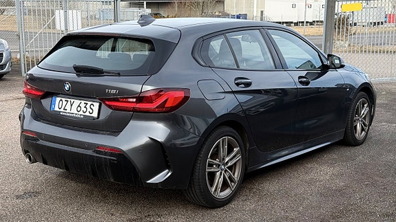 BMW 118i 4 of 30