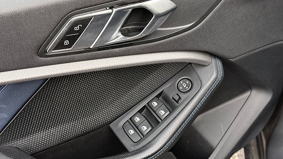 BMW 118i 11 of 30