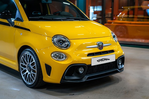 Abarth 595 2 of 5