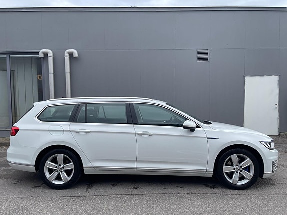 Volkswagen Passat 7 of 21