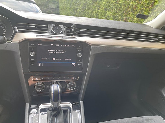 Volkswagen Passat 17 of 21