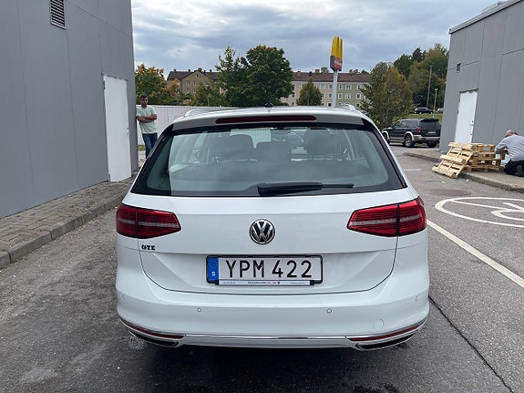 Volkswagen Passat 10 of 21