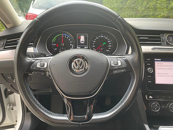 Volkswagen Passat 12 of 21