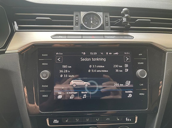 Volkswagen Passat 16 of 21