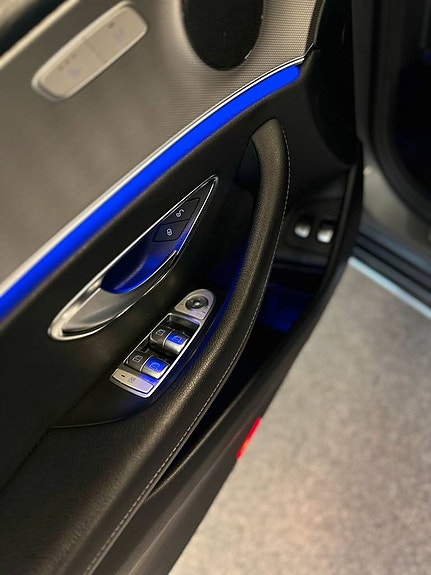 Mercedes-Benz E220 16 of 16