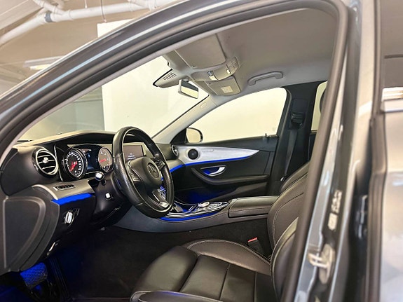 Mercedes-Benz E220 11 of 16
