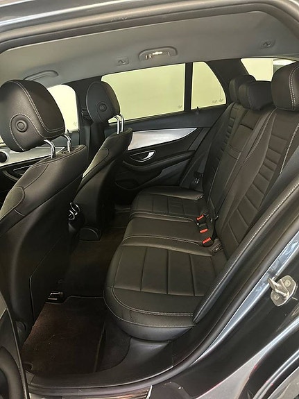 Mercedes-Benz E220 10 of 16