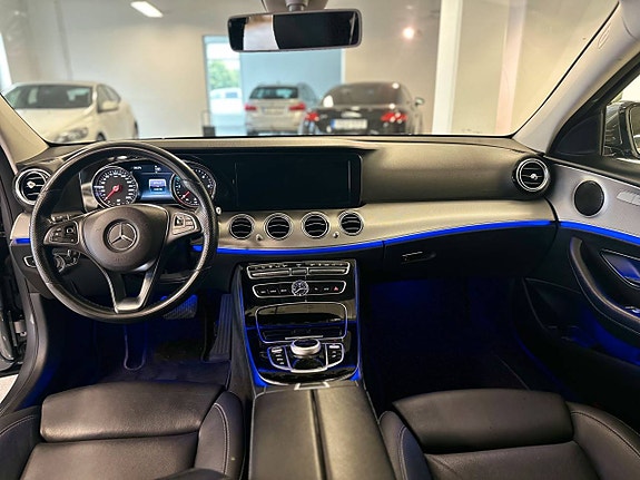 Mercedes-Benz E220 12 of 16