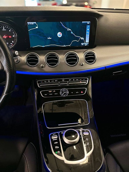 Mercedes-Benz E220 13 of 16