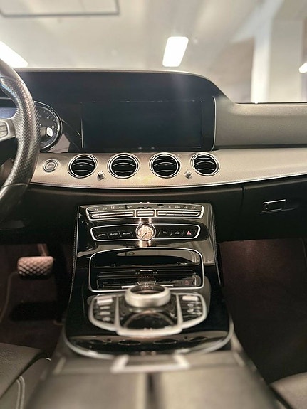 Mercedes-Benz E220 14 of 16