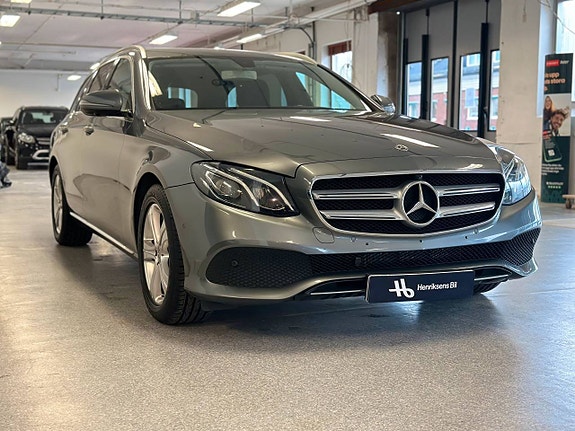 Mercedes-Benz E220 4 of 5