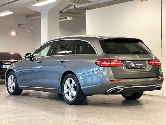 Mercedes-Benz E220 5 of 5