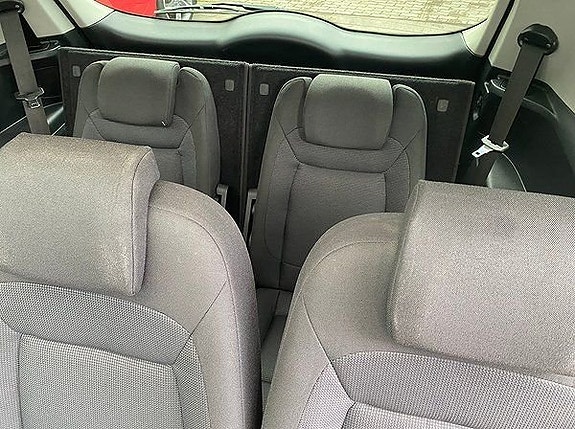 Ford S-MAX 8 of 8