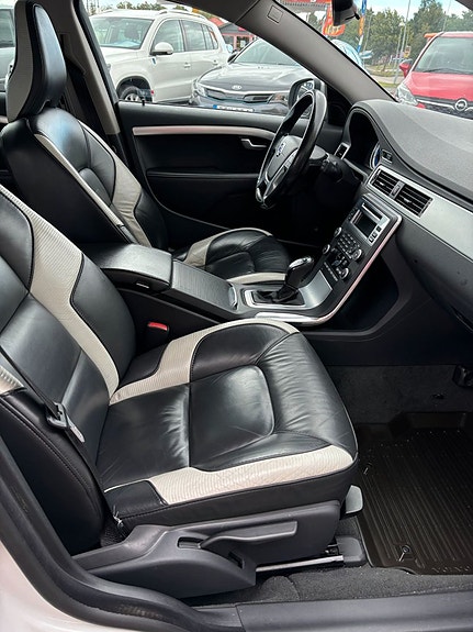 Volvo V70 17 of 28