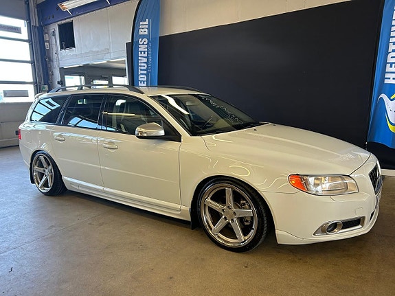 Volvo V70 2 of 28
