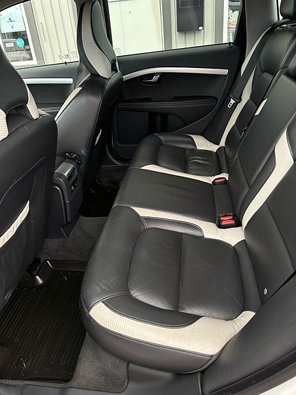 Volvo V70 13 of 28