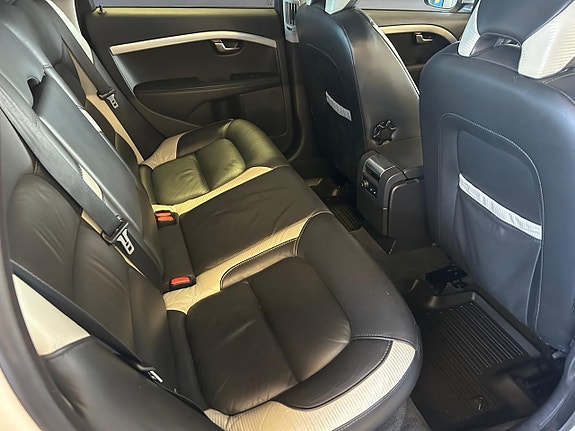 Volvo V70 16 of 28