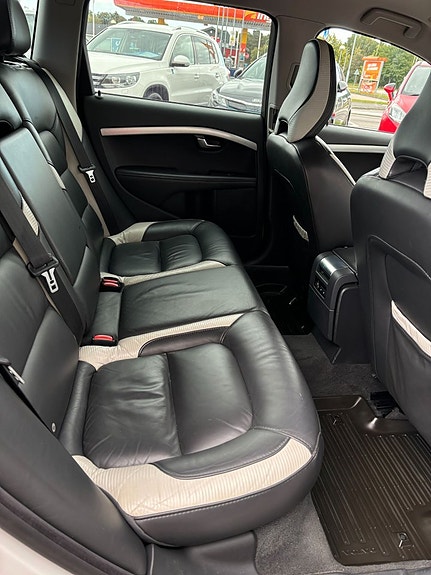 Volvo V70 15 of 28
