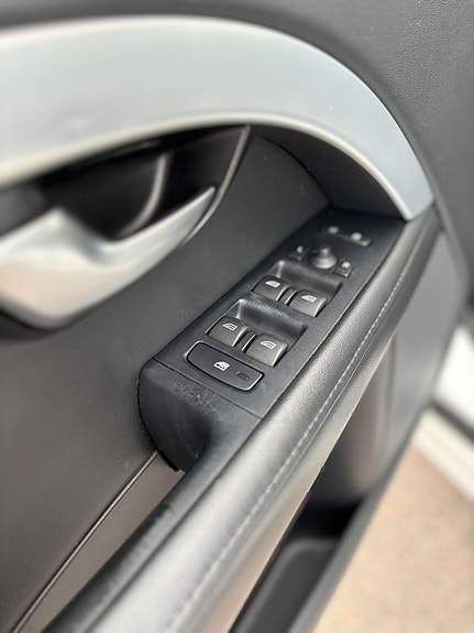 Volvo V70 12 of 28
