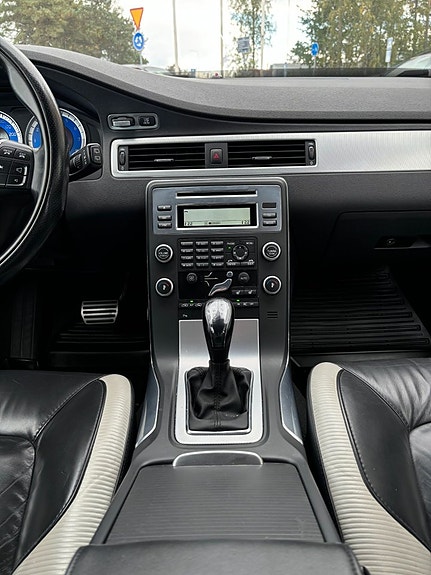 Volvo V70 24 of 28