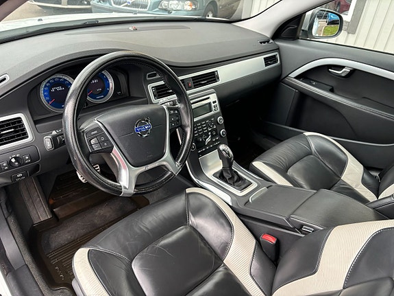 Volvo V70 11 of 28