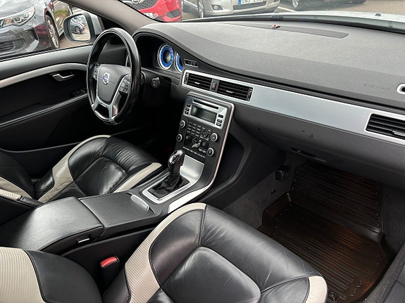 Volvo V70 20 of 28