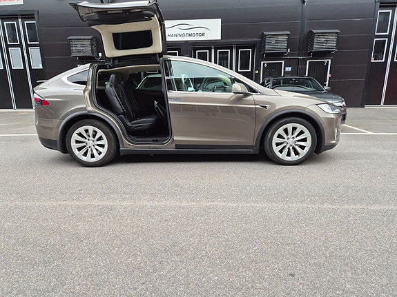 Tesla Model X 2 of 5