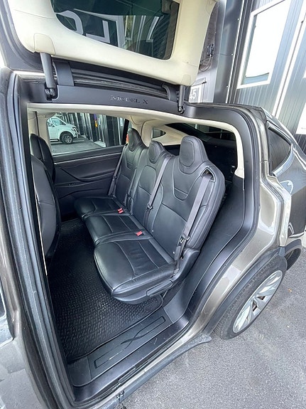 Tesla Model X 12 of 13