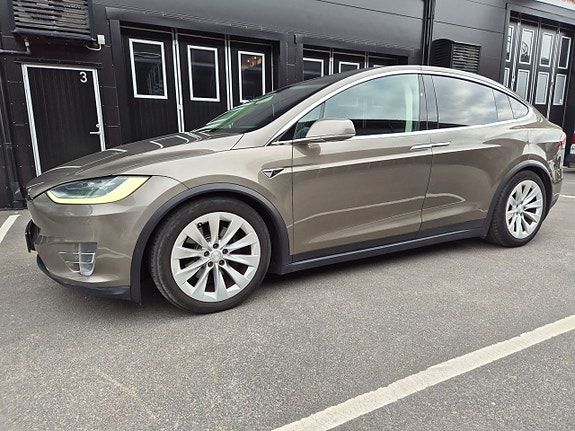 Tesla Model X 5 of 5