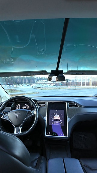 Tesla Model X 7 of 13