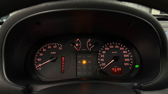 Renault Clio 14 of 17