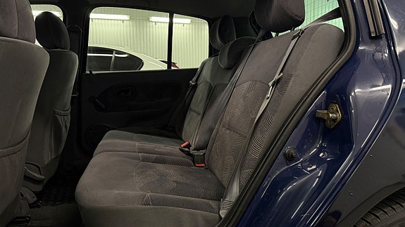 Renault Clio 16 of 17