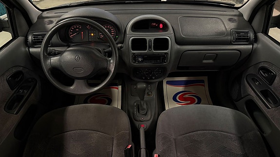 Renault Clio 11 of 17