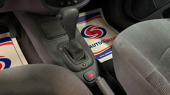 Renault Clio 12 of 17