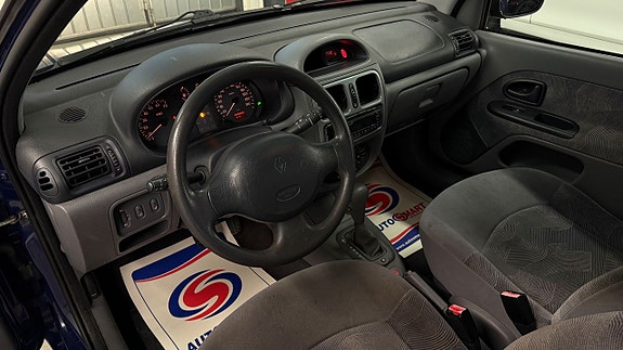 Renault Clio 10 of 17