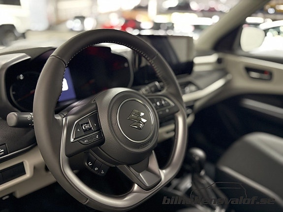 Suzuki Swift 3 of 5