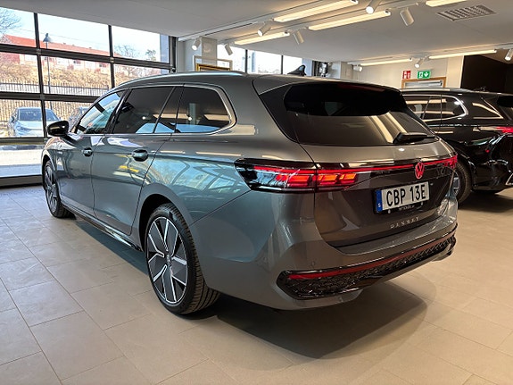 Volkswagen Passat 7 of 30