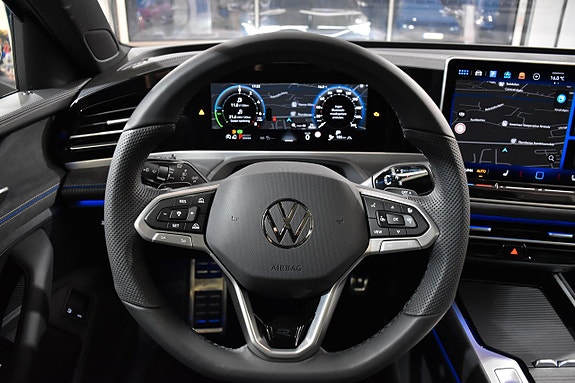 Volkswagen Passat 14 of 30