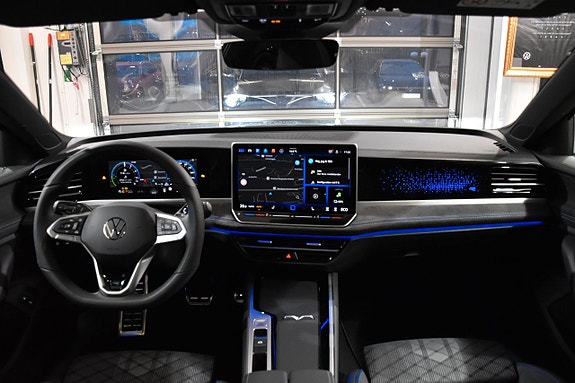 Volkswagen Passat 13 of 30