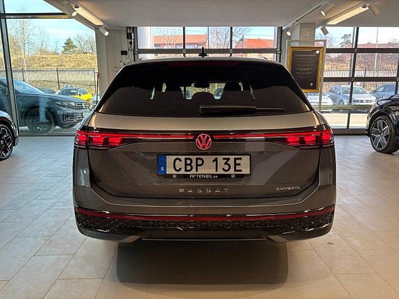 Volkswagen Passat 6 of 30