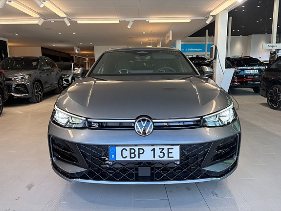 Volkswagen Passat 2 of 5